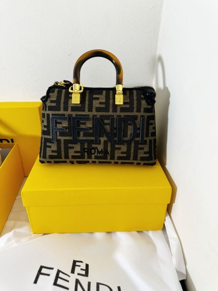 شنطه fendi mini