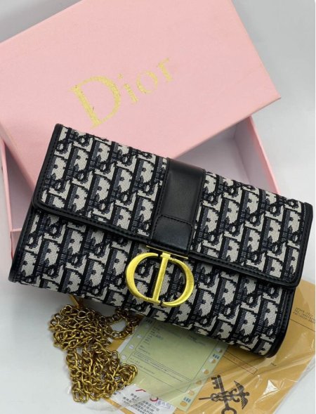 كلاتش dior