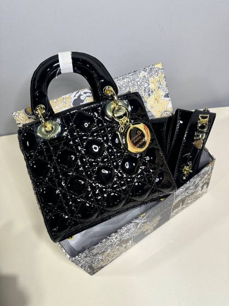 شنطه lady dior ميديوم