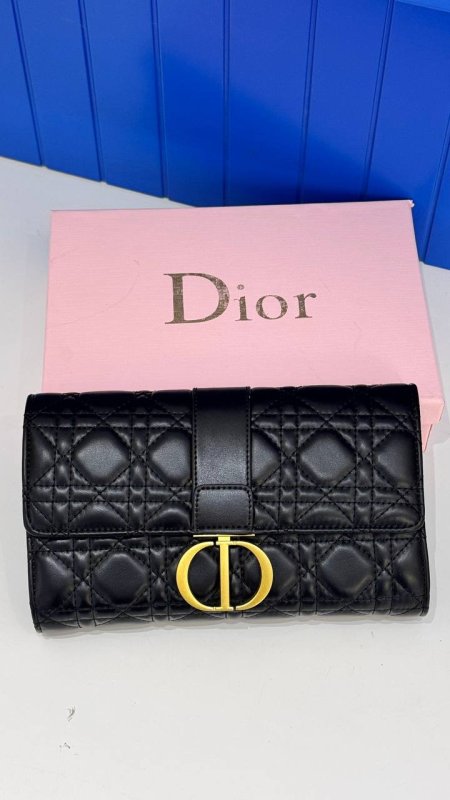 كلاتش dior
