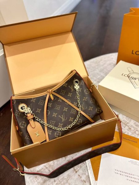 شنطه louis vuitton شامل علبه