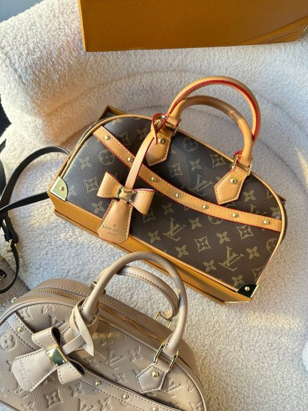 شنطة -   LOUIS VUITTON