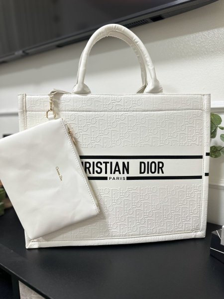 شنطه dior توت باج - ابيض