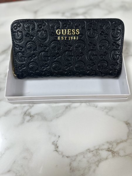 محفظة GUESS