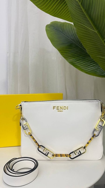 شنطه fendi مقاس 31 - ابيض