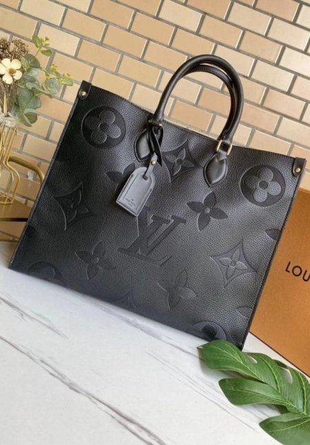 شنطه louis vuitton مقاس 41 - اسود نقشه كبيره