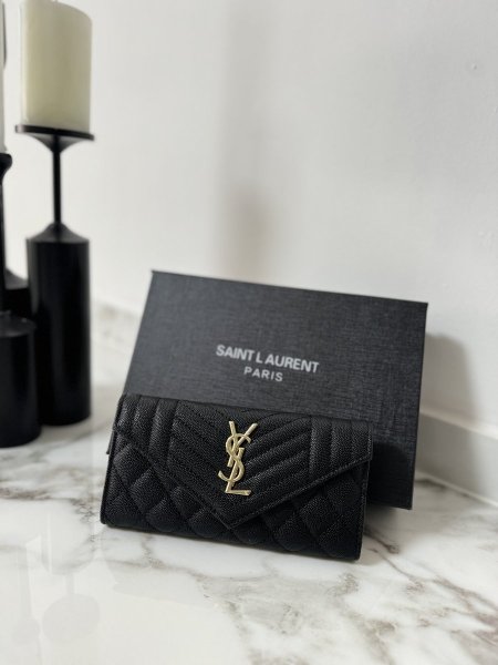 محفظه ysl حجم وسط