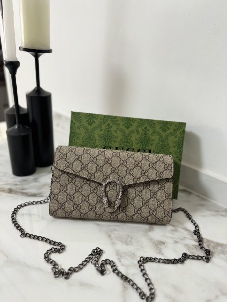 كروس Gucci شامل علبه